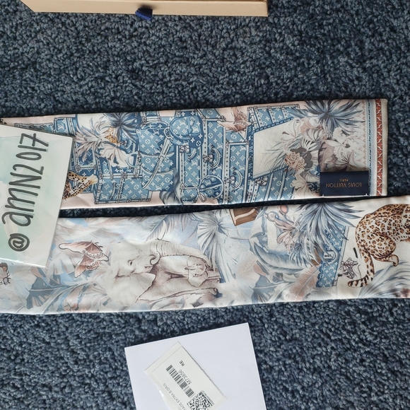 Louis Vuitton Voyage Extraordinaire Bandeau - Picture 5 of 8